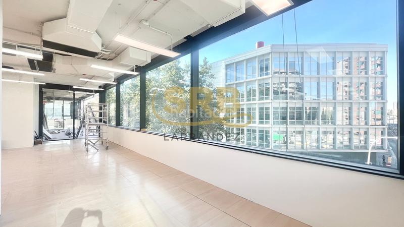 Foto 9d6bbe4f-df86-43dd-9c13-0eb4624acf96. Lloguer oficina amb calefacció aparcament a Provençals del Poblenou Barcelona