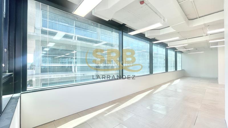 Foto 33dac241-1e10-4c53-8daa-b166b84f6656. Location bureau avec chauffage parking dans Provençals del Poblenou Barcelona