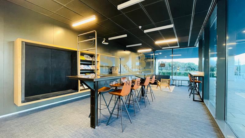 Foto e105fbc8-6703-4b08-8629-83511213a315. Affitto ufficio con riscaldamento parcheggio in Volpelleres Sant Cugat del Vallès