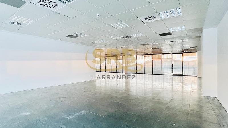 Foto 0e5ac06d-d920-4cc0-838e-b2f98c4d0e00. Alquiler oficina  muy luminosa, de superficie diáfana, en Sant Cugat del Vallès