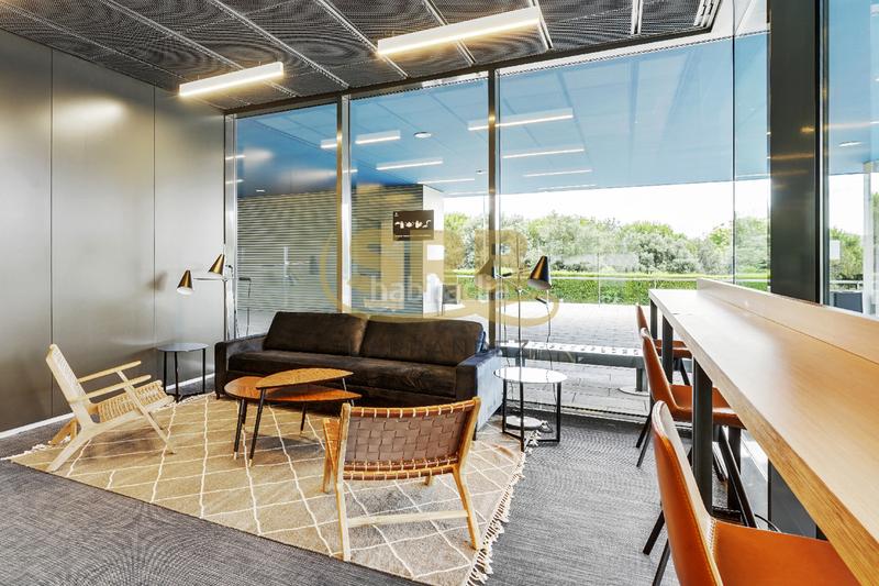 Foto 18bdc9cf-6d64-49eb-bd09-ca0e10811f68. Alquiler oficina  muy luminosa, de superficie diáfana, en Sant Cugat del Vallès