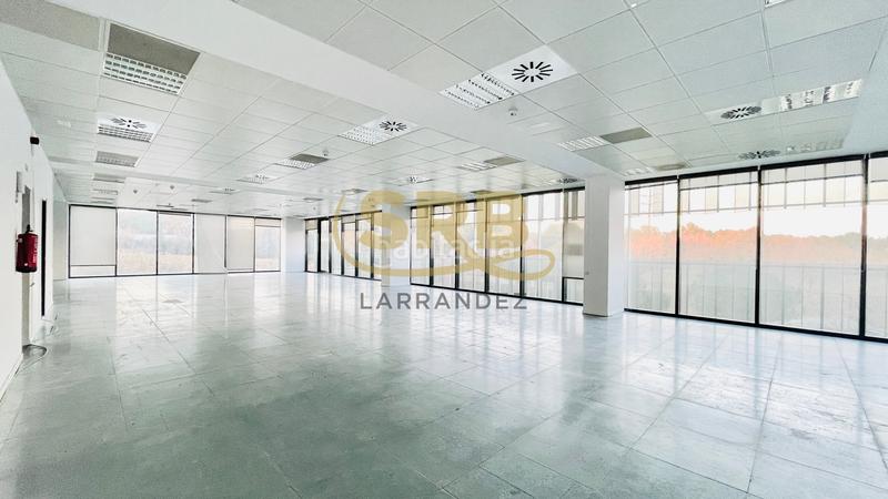 Foto 23a5e4d2-c6b3-4732-af5a-700ddccc58d7. Alquiler oficina  muy luminosa, de superficie diáfana, en Sant Cugat del Vallès