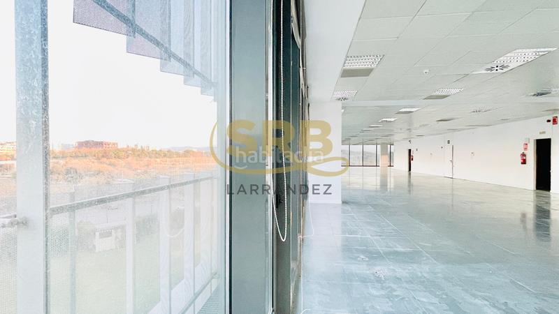 Foto 3df8f7a7-f6e0-42bb-941e-4730fdbc9ab4. Alquiler oficina  muy luminosa, de superficie diáfana, en Sant Cugat del Vallès