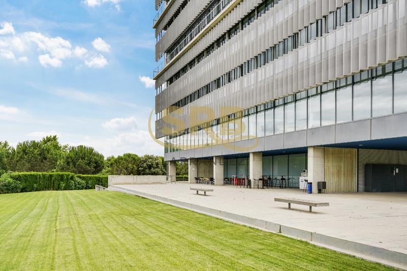 Foto a40aeb15-afee-4fb7-b698-479a7e24ddca. Alquiler oficina  muy luminosa, de superficie diáfana, en Sant Cugat del Vallès