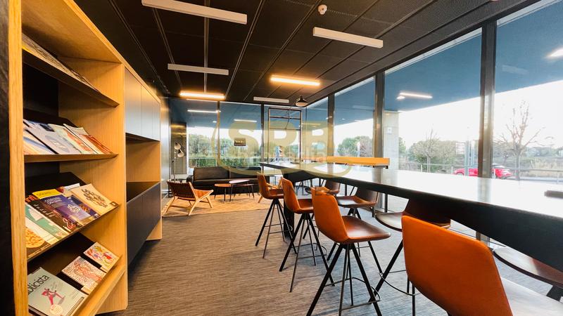 Foto 0114105f-4ba4-45ec-97e8-19015a9c45f3. Lloguer oficina amb calefacció aparcament a Volpelleres Sant Cugat del Vallès