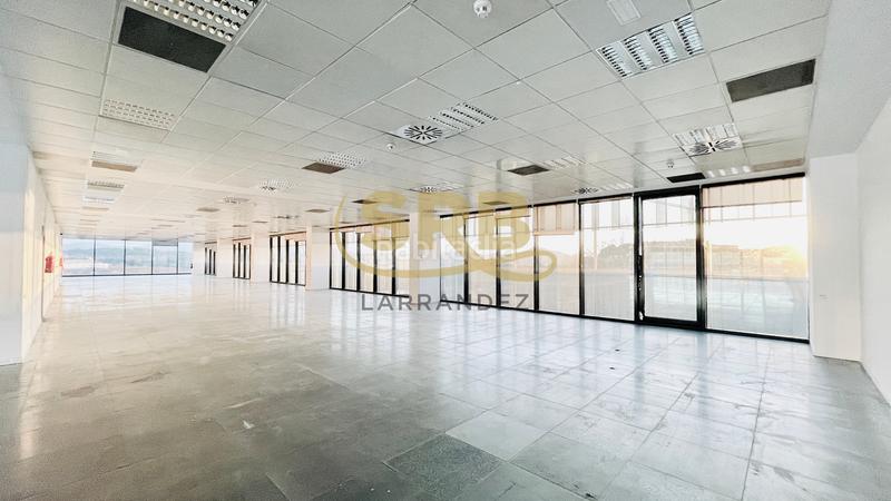 Foto 27f4d8c2-991a-4546-b61a-9ecc421f7c7e. Lloguer oficina amb calefacció aparcament a Volpelleres Sant Cugat del Vallès