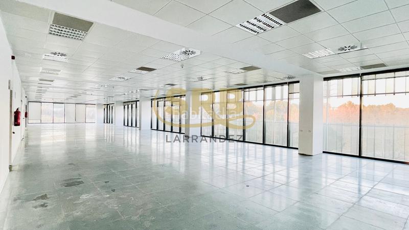 Foto 3b77af3b-34b1-4f17-8021-f3165364d401. Lloguer oficina amb calefacció aparcament a Volpelleres Sant Cugat del Vallès