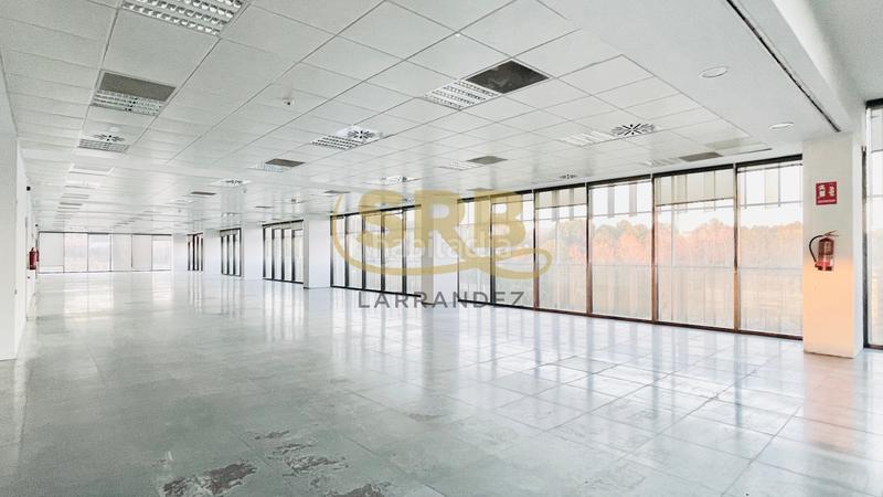 Foto 69b53542-cbef-4fcb-9bb8-d6d474bc361d. Lloguer oficina amb calefacció aparcament a Volpelleres Sant Cugat del Vallès