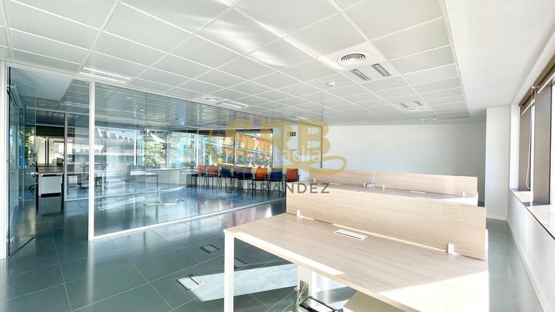 Foto 6abcfcfb-d99e-49af-ad80-eef982f49223. Affitto ufficio con riscaldamento parcheggio in El Parc i la Llacuna del Poblenou Barcelona