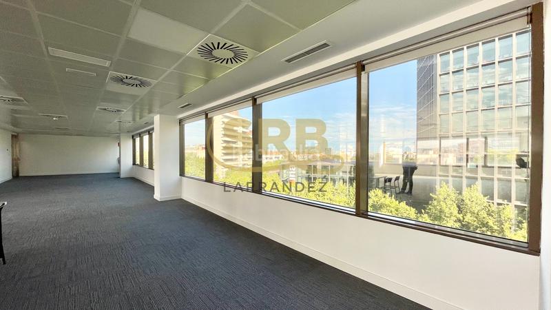 Foto 38744eae-556c-4197-ad3c-88f329db6e61. Lloguer oficina amb calefacció aparcament a El Parc i la Llacuna del Poblenou Barcelona