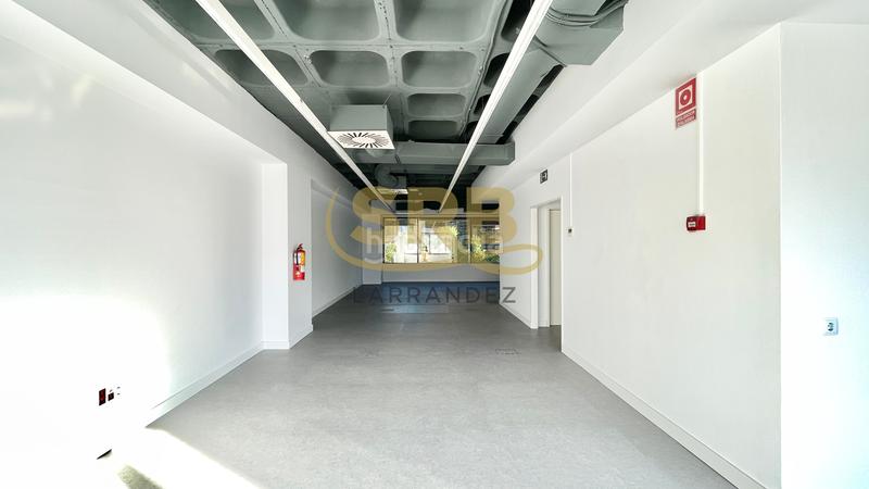 Foto c0fb350a-71f1-40e1-9a8c-59854c338dbb. Lloguer oficina amb calefacció aparcament a El Parc i la Llacuna del Poblenou Barcelona