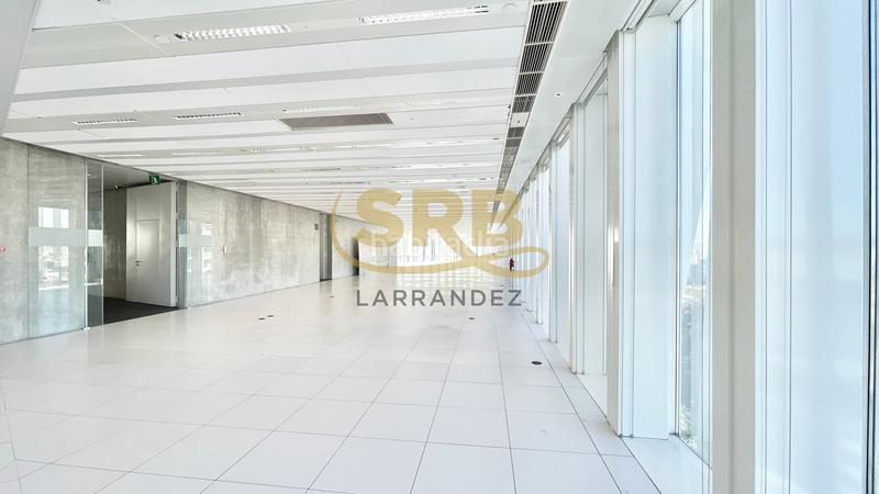 Foto 9a0f5b45-8d3a-4500-9fca-3d33c9e02b96. Rent office space with heating parking in Besòs - Maresme Barcelona