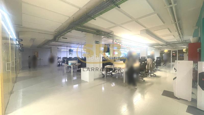 Foto bfb90332-766e-4cfd-9f46-56eee281cd0c. Lloguer oficina amb calefacció aparcament a El Parc i la Llacuna del Poblenou Barcelona