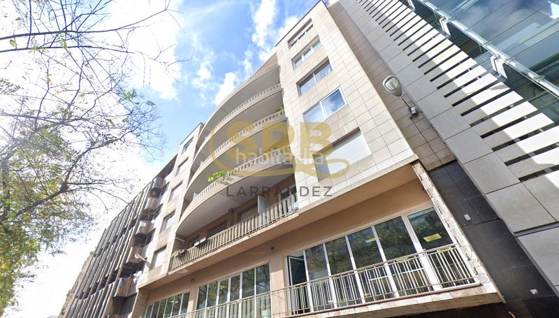 Foto 20c2228c-951f-4a01-b24d-21c144643989. Alquiler oficina  con terraza, de superficie diáfana y muy luminosa en Barcelona