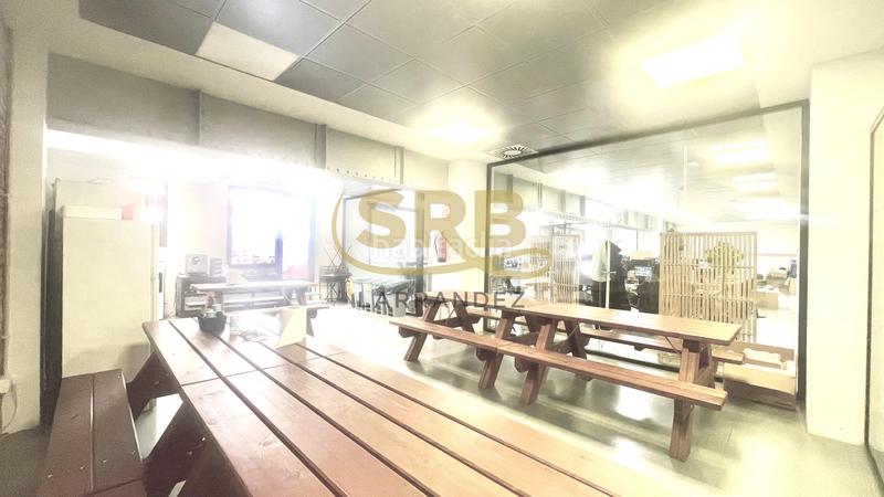 Foto dfd9c1f3-cdee-4b02-932c-0c64b852c37d. Alquiler oficina  con terraza, de superficie diáfana y muy luminosa en Barcelona