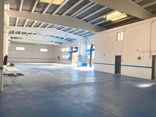 Lloguer Nau industrial a Carrer cementiri nou 9b. Excelente nave con gran patio y oficinas en el vallès, en sentme