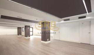 Miete Büro  Carrer de calàbria. Oficina con acabados de primera calidad