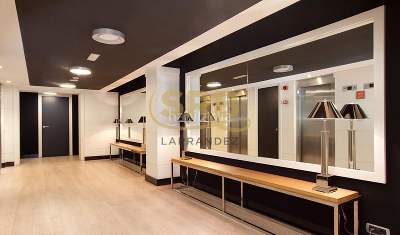 Foto b8dd0d82-0312-4c1e-8f1c-bf382b5416e8. Rent office space with heating parking in La Nova Esquerra de l´Eixample Barcelona