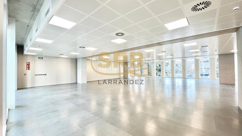 Foto 43cc6b66-be59-49e1-9e6d-0ac19e5c5a21. Rent office space with heating parking in Poblenou Barcelona