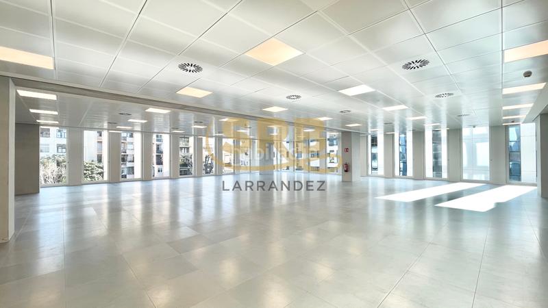 Foto 740fbc00-be32-465d-81a6-bfad019006c1. Rent office space with heating parking in Poblenou Barcelona