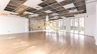 Location Bureau  Avinguda diagonal. Oficina en planta baja, duplex, con jardín y terraza