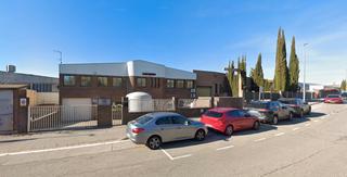 Bâtiment à usage industriel  Carrer de aigua. Nave en venta en terrassa, con patio delantero