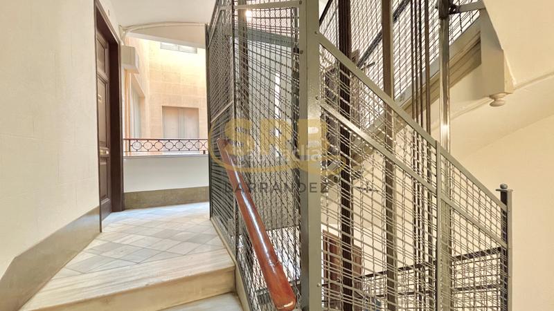 Foto 887cae30-303b-4b28-998c-3f1ea498fdbe. Alquiler oficina excelente oficina en rambla catalunya en Barcelona