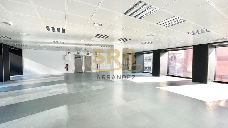 Foto f609e9f7-b495-4741-afef-fadf94a37b36. Affitto ufficio con riscaldamento parcheggio in Barri de les Corts Barcelona