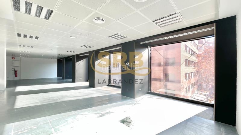 Foto 29f7f639-d4cf-4b53-98e2-c1059b6ae27d. Rent office space with heating parking in Barri de les Corts Barcelona