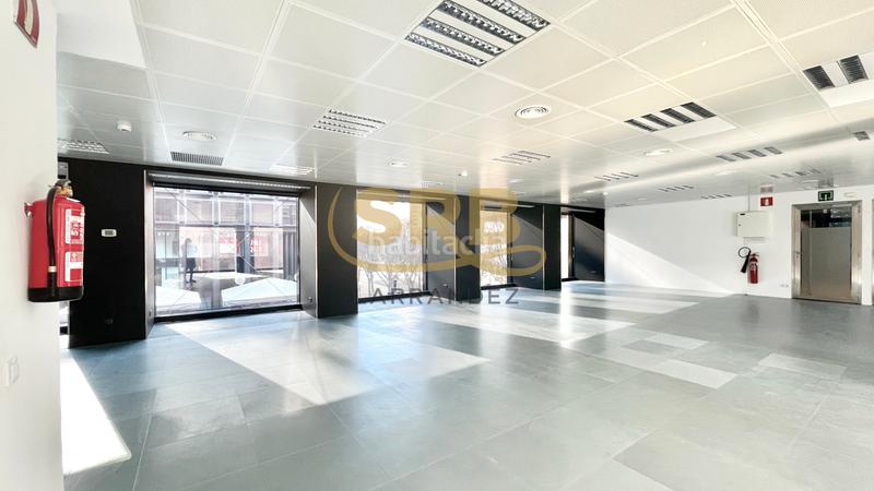 Foto 4e3f1ccc-2475-4925-b3ce-bc3286973b21. Rent office space with heating parking in Barri de les Corts Barcelona