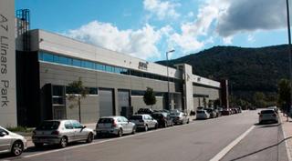 Lloguer Nau industrial a Carrer de la farmacia 18. Nave con 2 muelles, muy buena imagen y con fachada a la ap7 en l
