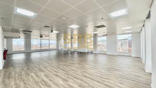 Lloguer Oficina  Carrer de tarragona. Oficinas en edificio muy representativo, diáfanas y muy luminosa