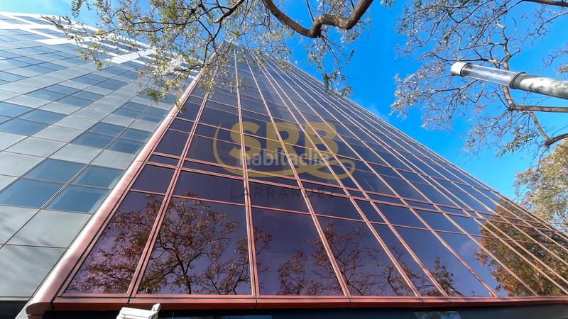 Foto d90e3e18-da66-479a-9afc-7171ea508d5e. Alquiler oficina s en edificio muy representativo, diáfanas y muy luminosas, , junto a sants en Barcelona