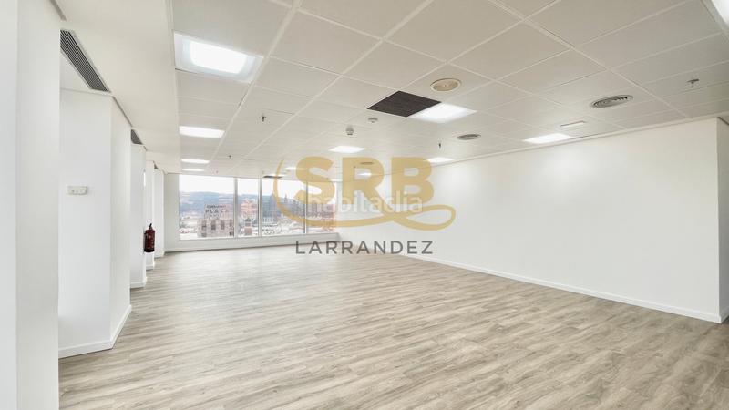 Foto 6265500d-93ff-4af3-b4a8-001db593a7d8. Rent office space with heating parking in Hostafrancs Barcelona