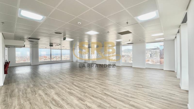 Foto 6abdd4bd-5a3c-432f-9a30-31b3058ec420. Rent office space with heating parking in Hostafrancs Barcelona