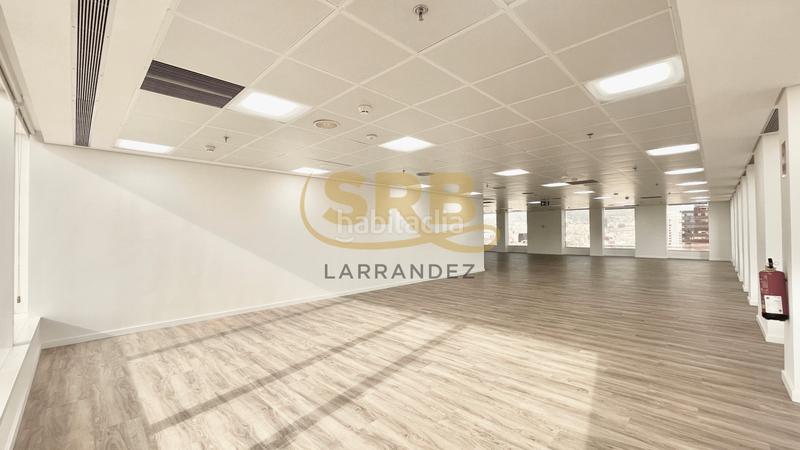 Foto bbca98ff-d606-4719-bd42-cb0b9149c784. Rent office space with heating parking in Hostafrancs Barcelona