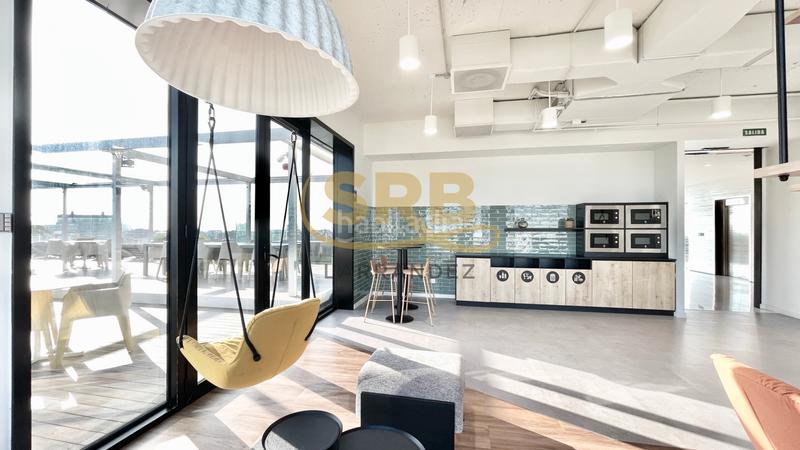 Foto 505aa2c2-ca04-4b69-9763-e620afd1219f. Rent office space with heating parking in Poblenou Barcelona