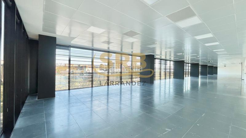 Foto 56e0731b-ae3c-477f-b0a5-30a68686ab07. Rent office space with heating parking in Poblenou Barcelona