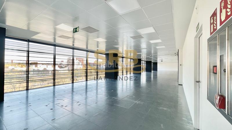 Foto 2884a986-2095-47fa-a581-5ef2d903a736. Rent office space with heating parking in Poblenou Barcelona