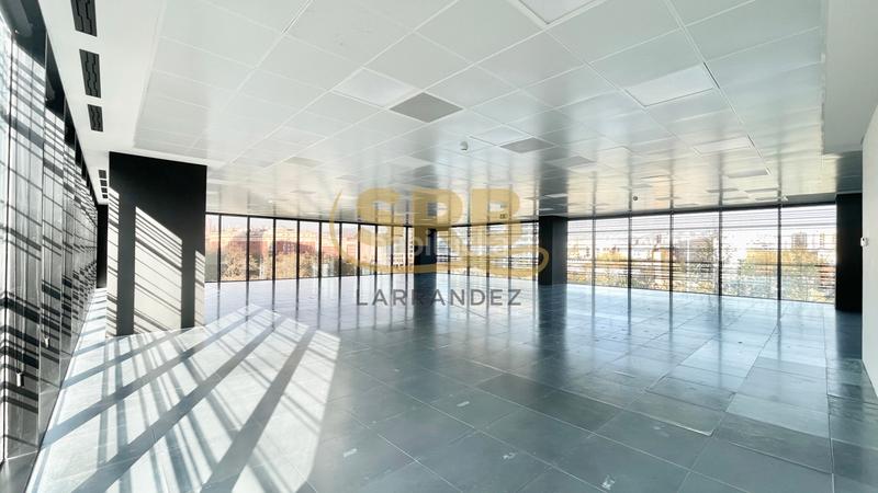 Foto f097d7df-c6fc-4639-8cda-f111751b2c92. Rent office space with heating parking in Poblenou Barcelona