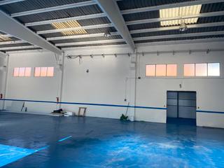 Lloguer Nau industrial  Carrer cementiri nou. Excelente nave con patio en el vallès, en sentmenat