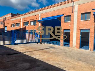 Bâtiment à usage industriel  Carrer cementiri nou. Nave en sentmenat, con patio y oficinas