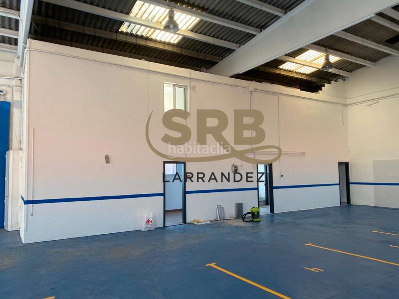 Foto f2b9b5ab-f3ba-45ab-af40-6730a8aaead2. Nave industrial nave , con patio y oficinas en Sentmenat