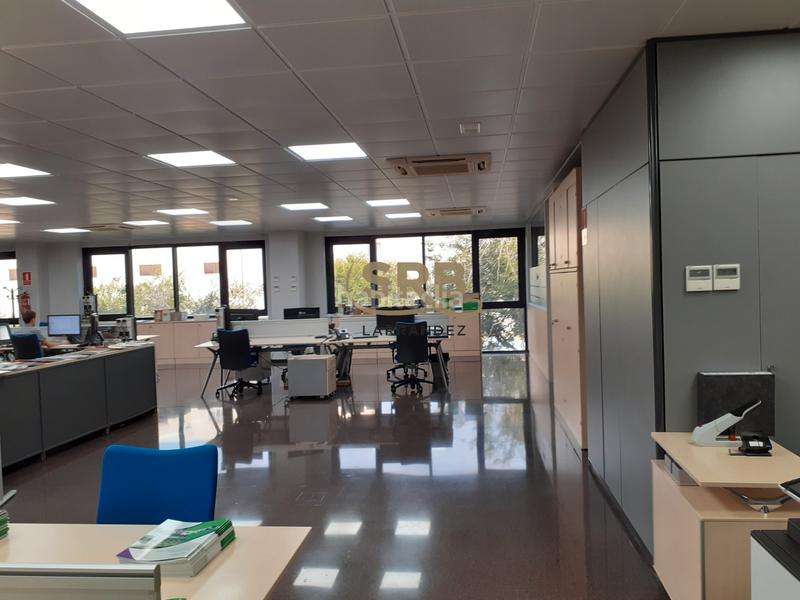 Foto f5131fc8-cad2-48ab-a661-fe13f59e9a30. Rent industrial building with heating in Granvia LH Hospitalet de Llobregat (L´)