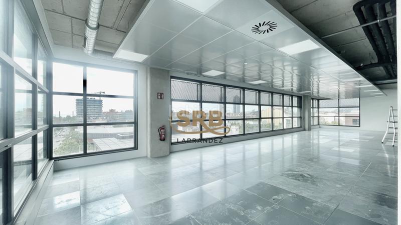 Foto 9c787a95-52af-405f-8897-177d3faf863d. Rent office space with heating in Poblenou Barcelona