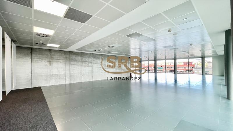 Foto 5c66313d-ef49-4a1f-880e-0f656fd65871. Location bureau avec chauffage parking dans La Marina del Port Barcelona