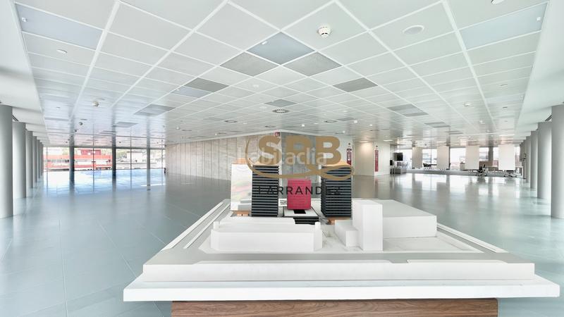 Foto 81288316-2183-41ca-8a4c-eaac9e0496e3. Rent office space with heating parking in La Marina del Port Barcelona