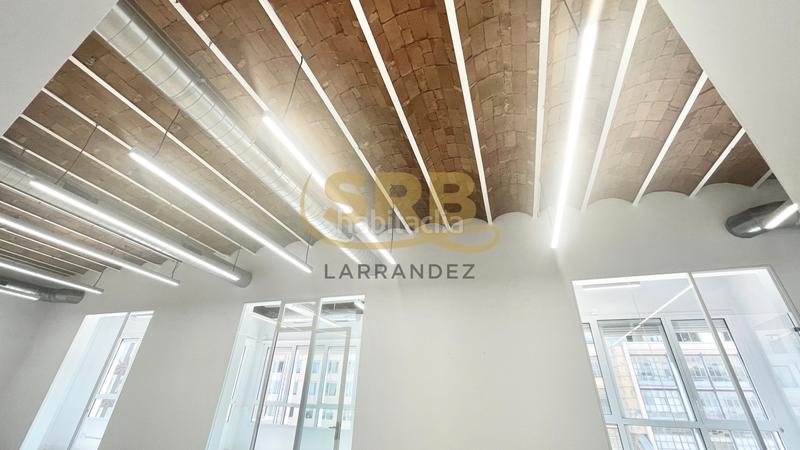 Foto 1bbe4068-a9ad-437b-8c48-09f4ee82eb0a. Alquiler oficina s exclusivas en edificio clásico y reformado en Barcelona