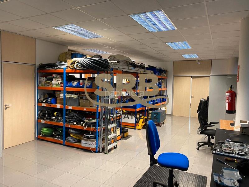 Foto cc8fd534-6e2d-4135-97d6-3b94c3f93e13. Bureau avec chauffage dans Polinyà