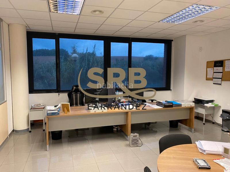 Foto cffe80d0-60f5-4ae6-ace2-7927beaafc30. Bureau avec chauffage dans Polinyà